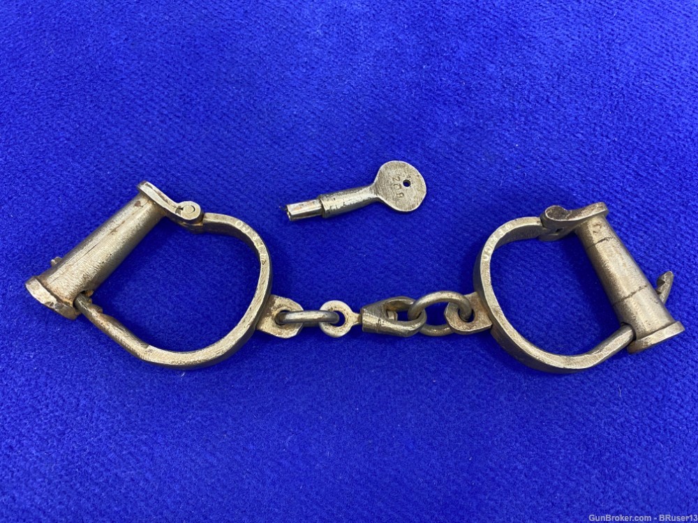 Wells Fargo and Company Darby Style Shackles Stamped 208 *RARE COLLECTABLE*-img-6