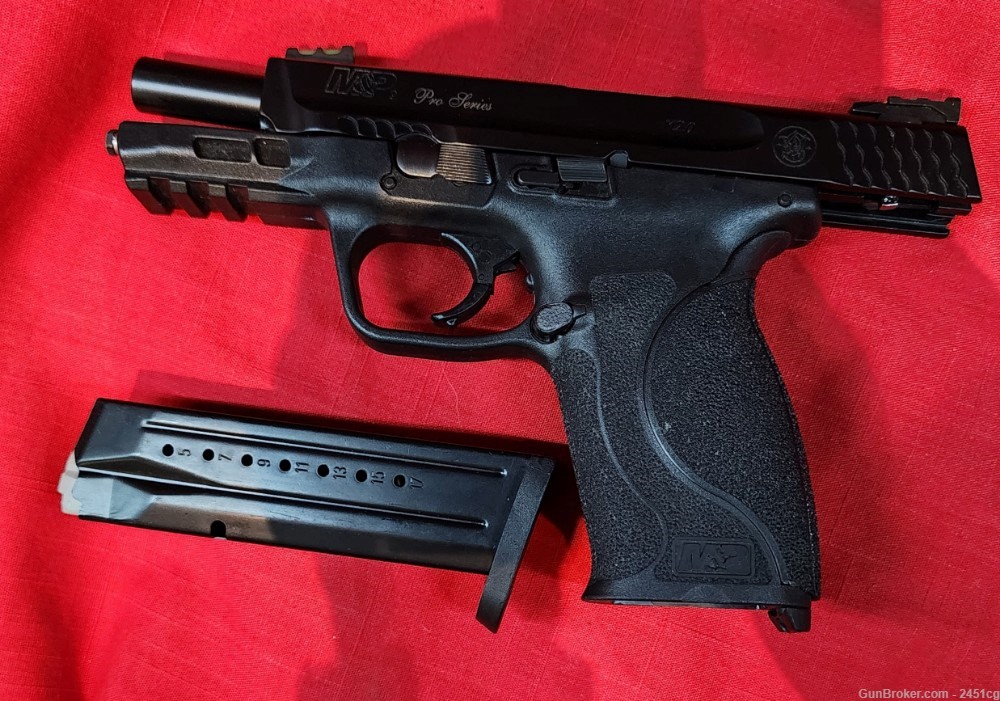 S&W M&P 9 M2.0 9mm Semi-Automatic Pistol -img-2