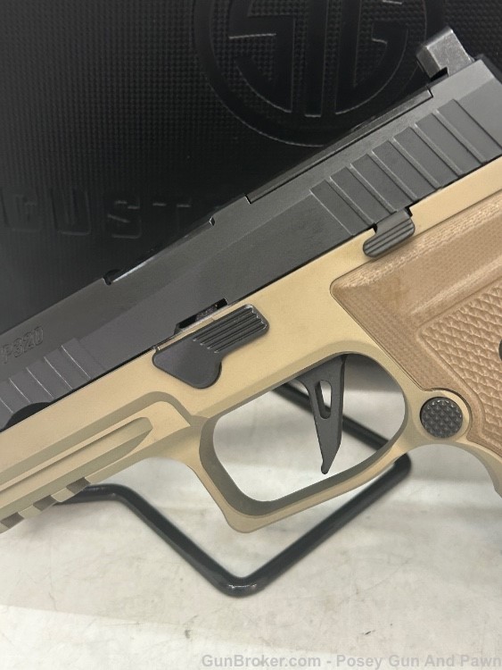 Appears Unfired Sig Sauer P320 AXG Combat Threaded 3 21 rd 9mm Mags FDE  -img-2