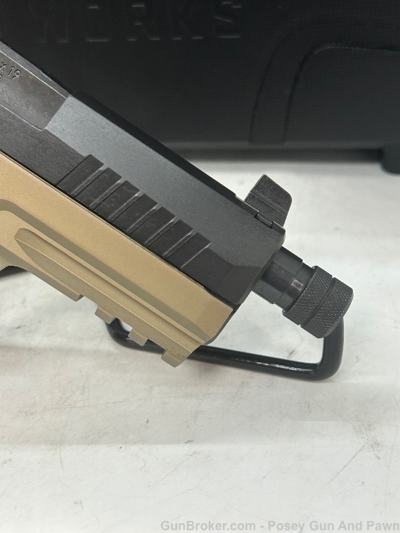 Appears Unfired Sig Sauer P320 AXG Combat Threaded 3 21 rd 9mm Mags FDE  -img-15