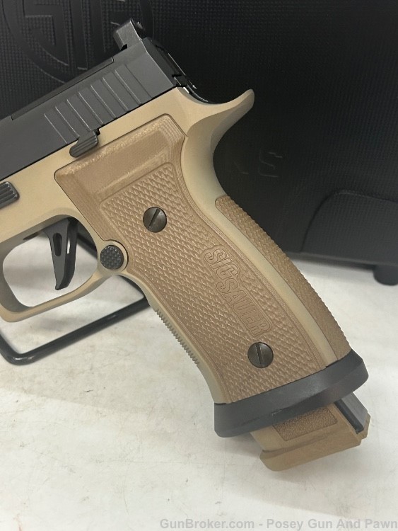 Appears Unfired Sig Sauer P320 AXG Combat Threaded 3 21 rd 9mm Mags FDE  -img-1
