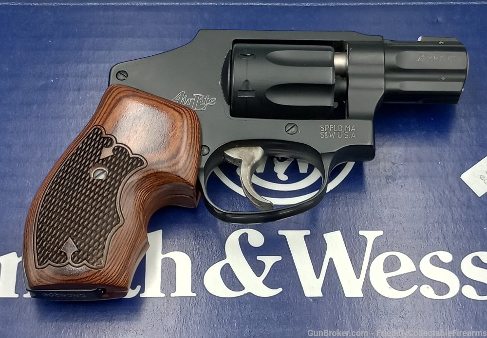 Smith & Wesson 351c AirLite 22mag 22WMR 7 shot J-Frame-img-10