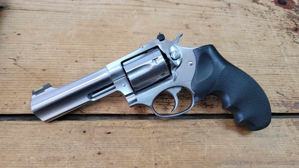 Ruger SP101 revolver .327 fed. mag hogue rubber grips with box-img-1