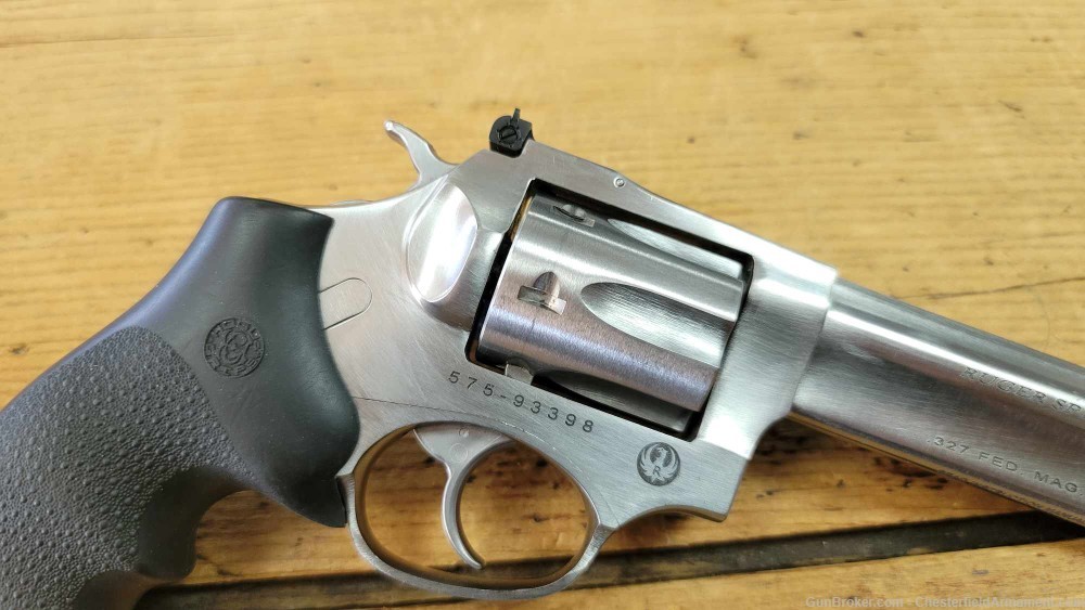 Ruger SP101 revolver .327 fed. mag hogue rubber grips with box-img-4