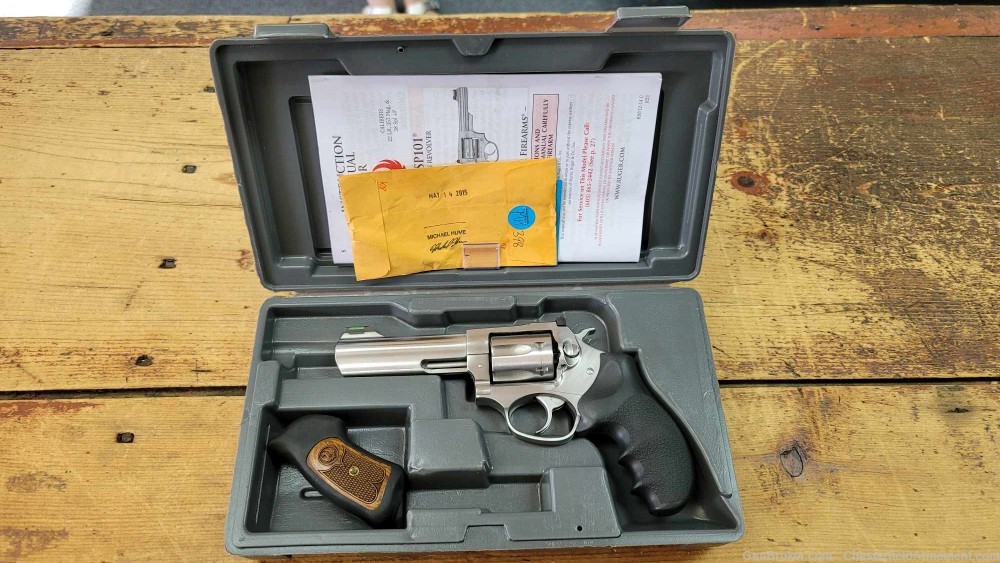 Ruger SP101 revolver .327 fed. mag hogue rubber grips with box-img-16