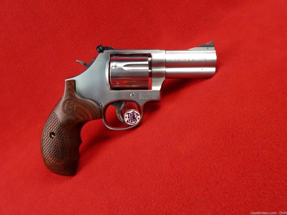 S&W Model 686-6 Deluxe 7-shot with 3” Barrel Exc Cond w/Box-img-1