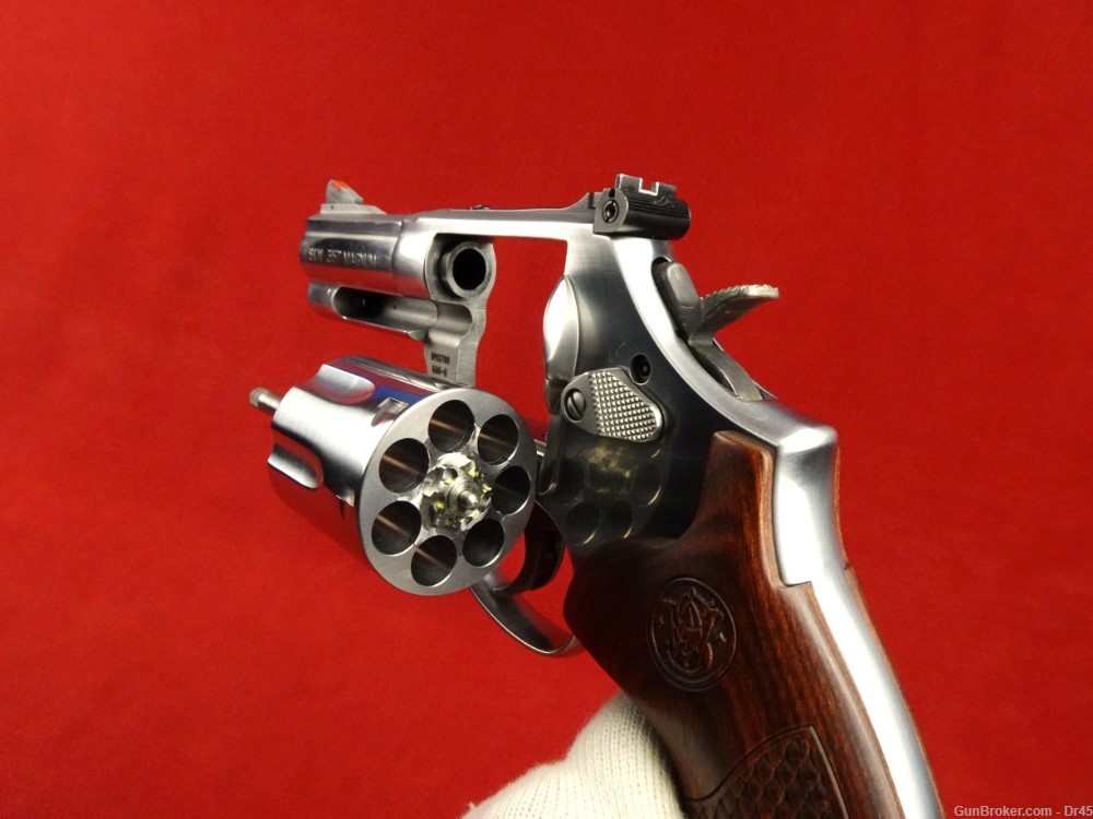 S&W Model 686-6 Deluxe 7-shot with 3” Barrel Exc Cond w/Box-img-12