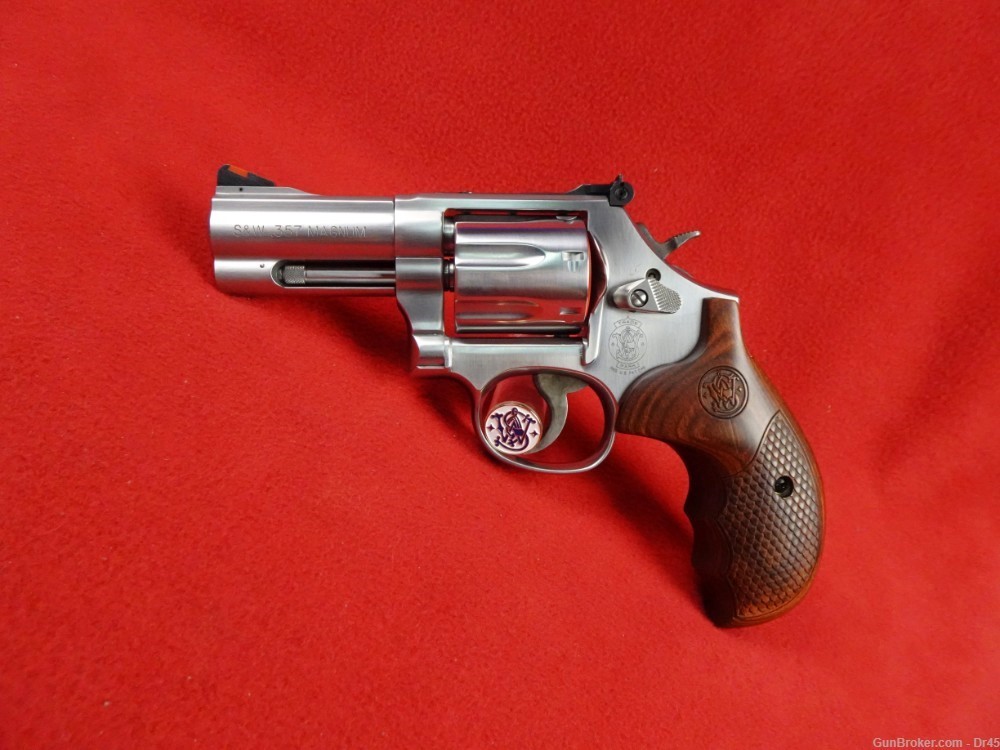 S&W Model 686-6 Deluxe 7-shot with 3” Barrel Exc Cond w/Box-img-0