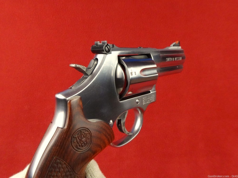 S&W Model 686-6 Deluxe 7-shot with 3” Barrel Exc Cond w/Box-img-2