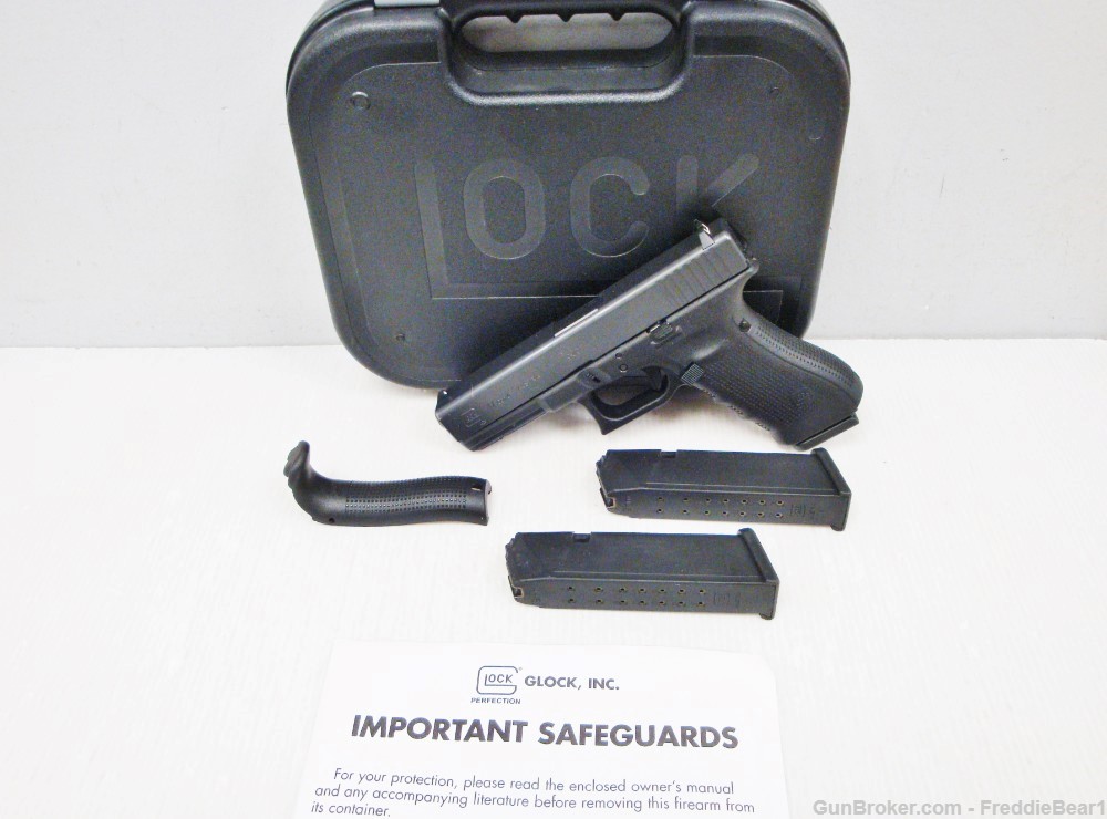 Glock 17 Gen4 9MM Pistol w/ 3 Hi-Cap Mags 99% LIKE NEW!-img-0