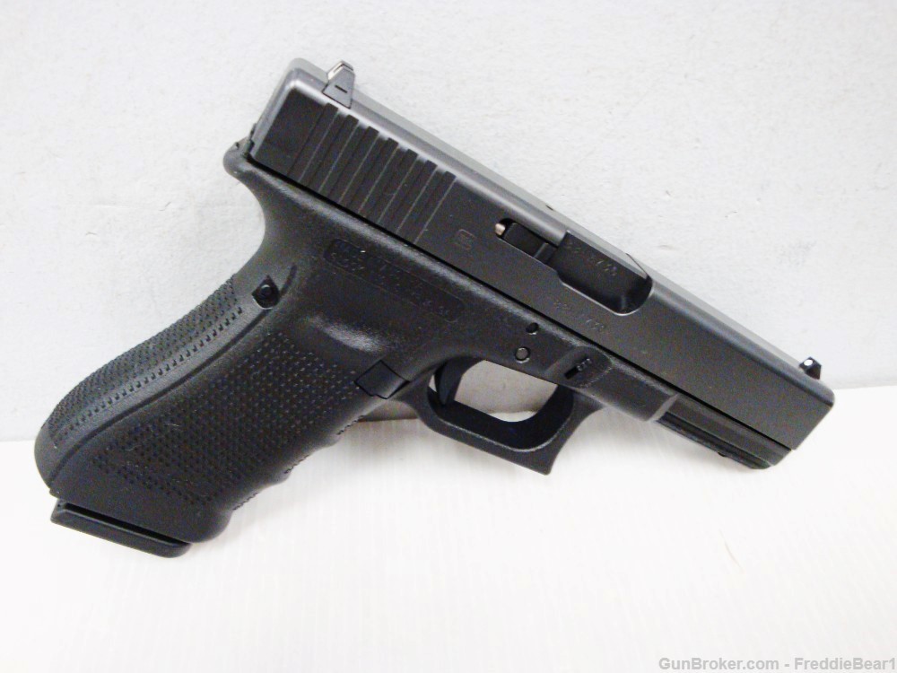 Glock 17 Gen4 9MM Pistol w/ 3 Hi-Cap Mags 99% LIKE NEW!-img-2