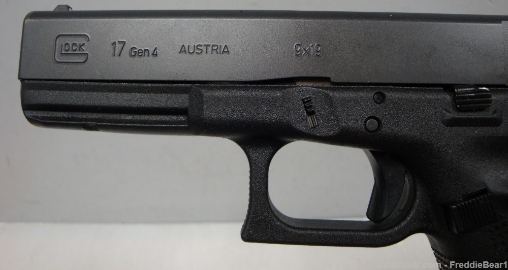 Glock 17 Gen4 9MM Pistol w/ 3 Hi-Cap Mags 99% LIKE NEW!-img-17