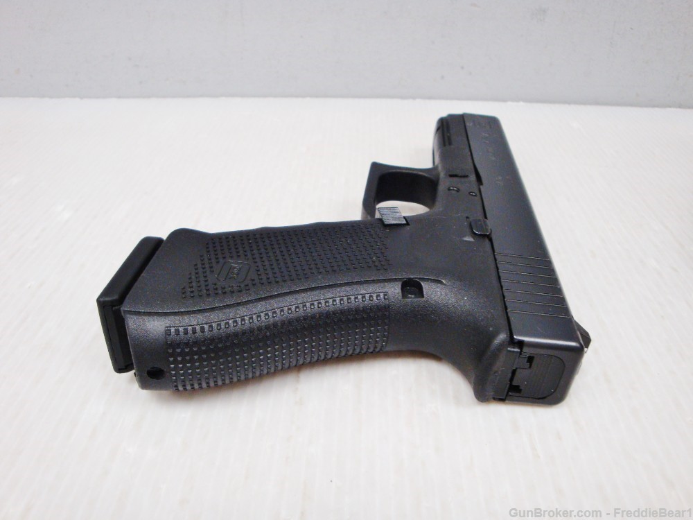 Glock 17 Gen4 9MM Pistol w/ 3 Hi-Cap Mags 99% LIKE NEW!-img-10