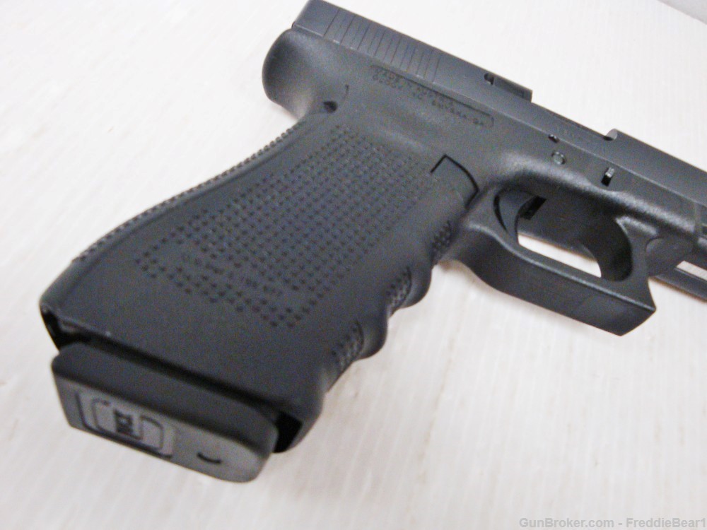 Glock 17 Gen4 9MM Pistol w/ 3 Hi-Cap Mags 99% LIKE NEW!-img-5