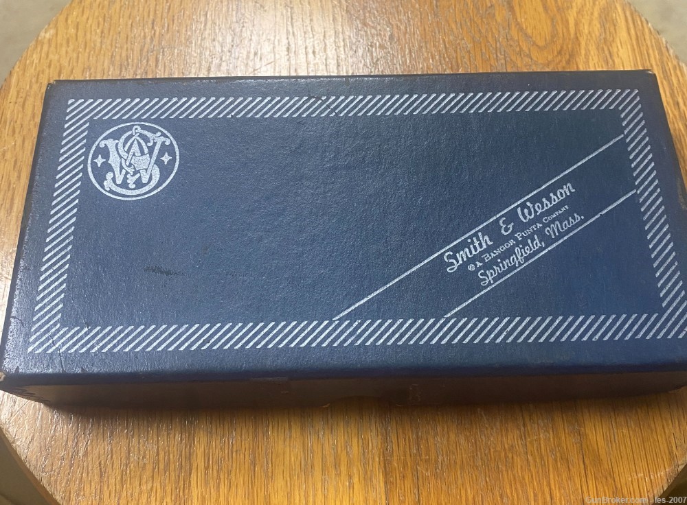 S&W Model 51 ROUND Butt in original box .22 WMR (RARE)-img-2