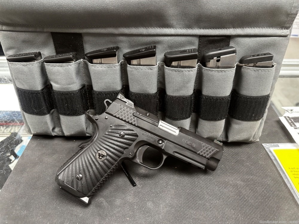 EXCELLENT WILSON COMBAT EDC COMPACT 9MM WITH 8 MAGS AND CASE  NO RESERVE -img-2
