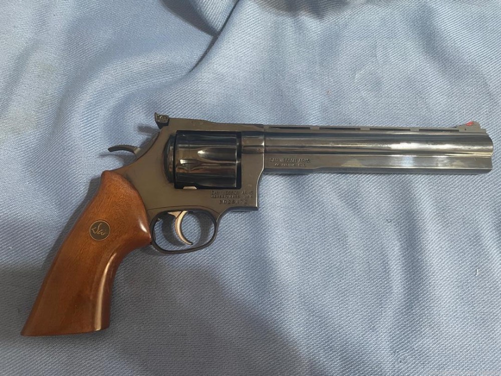 Dan Wesson 8" 44 Mag Revolver-img-2