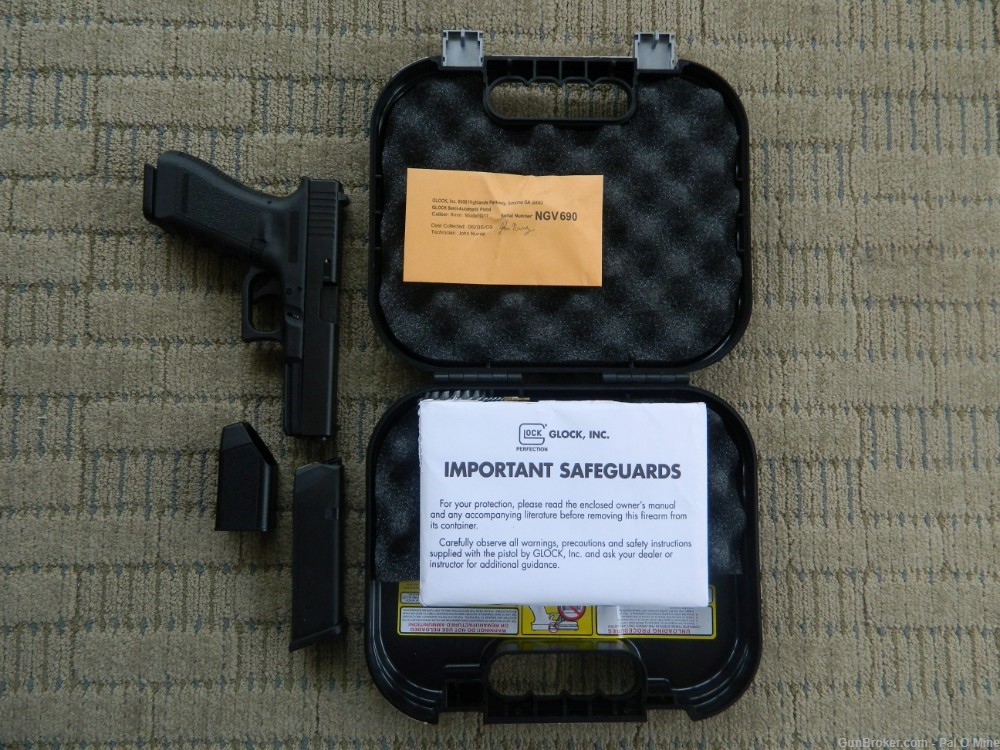 Glock 17  Gen3  -  9mm  -  2009  -  Unfired  - MINT     Gen 3   -img-9