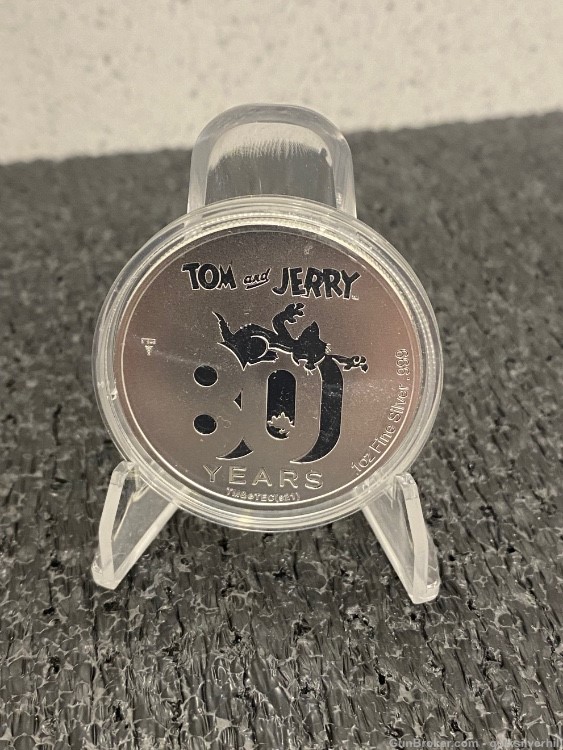 Beautiful 2020 Tom & Jerry 80th Anniversary 1 Troy Ounce Silver Round -img-0