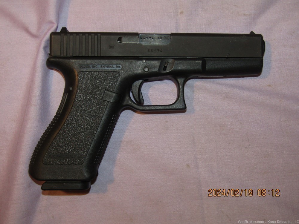 Glock, 22, .40S&W, 4.49 inch barrel in good to very good condition, 15 rd. -img-2
