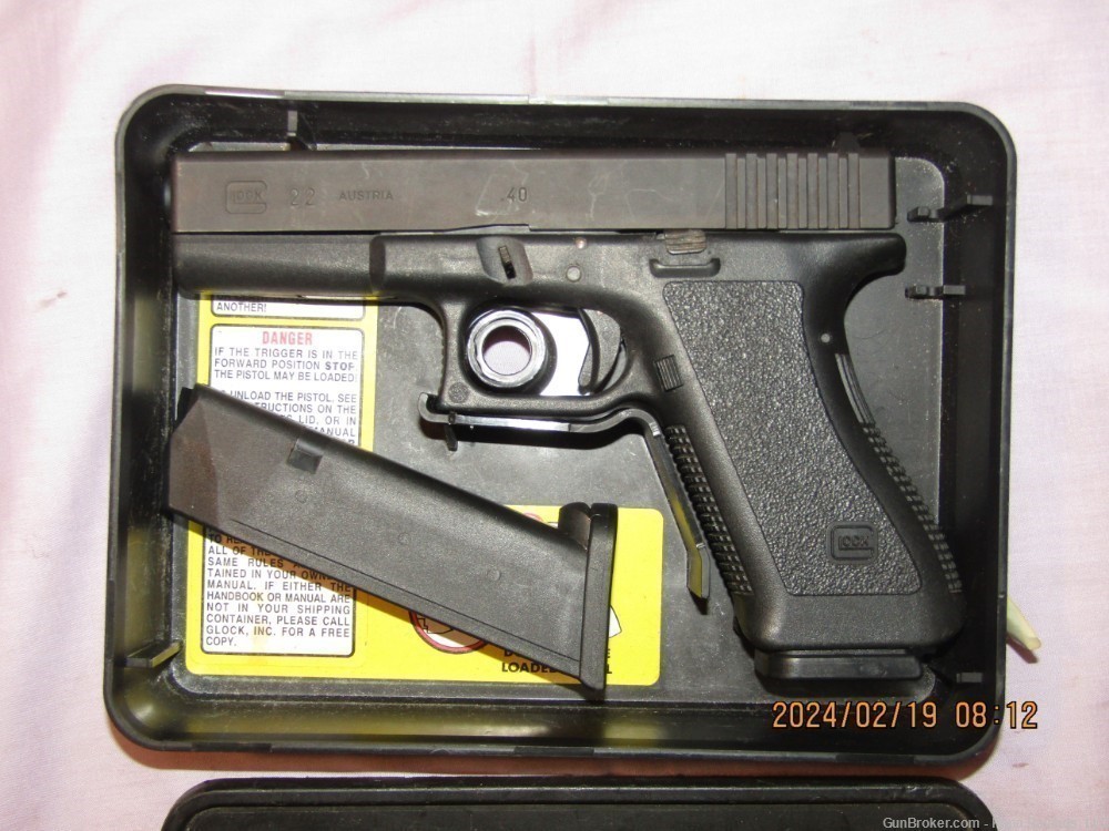 Glock, 22, .40S&W, 4.49 inch barrel in good to very good condition, 15 rd. -img-1