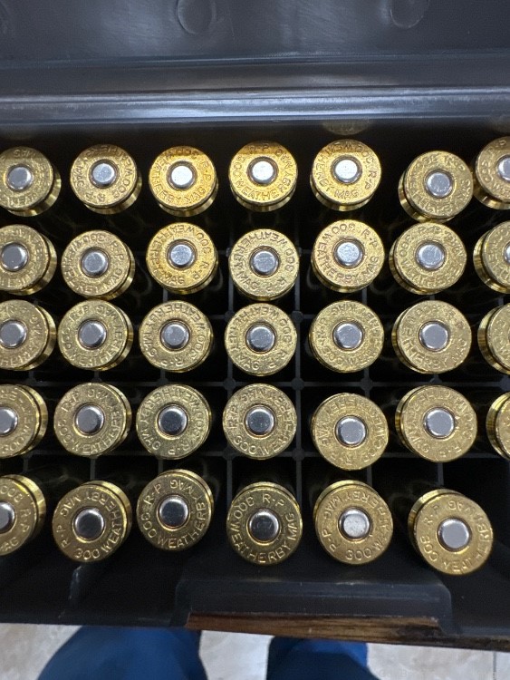 300 wtby Weatherby brass reloading 39 pieces-img-2