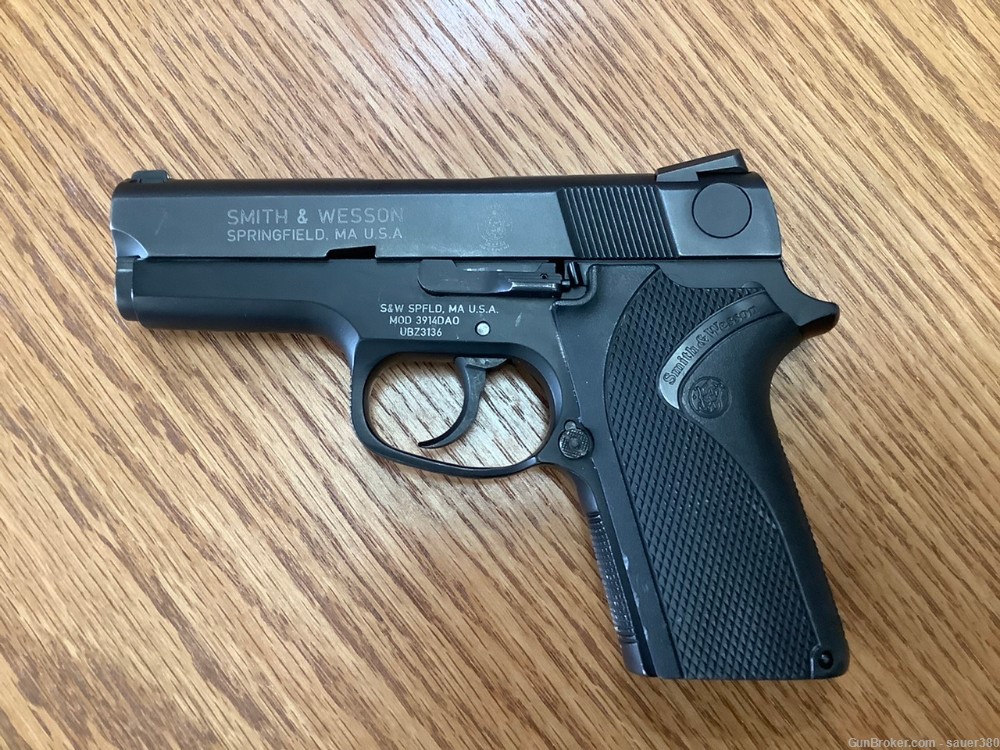 Smith and Wesson 3914 DAO-img-1