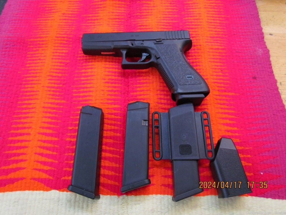 Glock Model 22 ,40 S&W ,4 Inch barrel,4 mags-img-0
