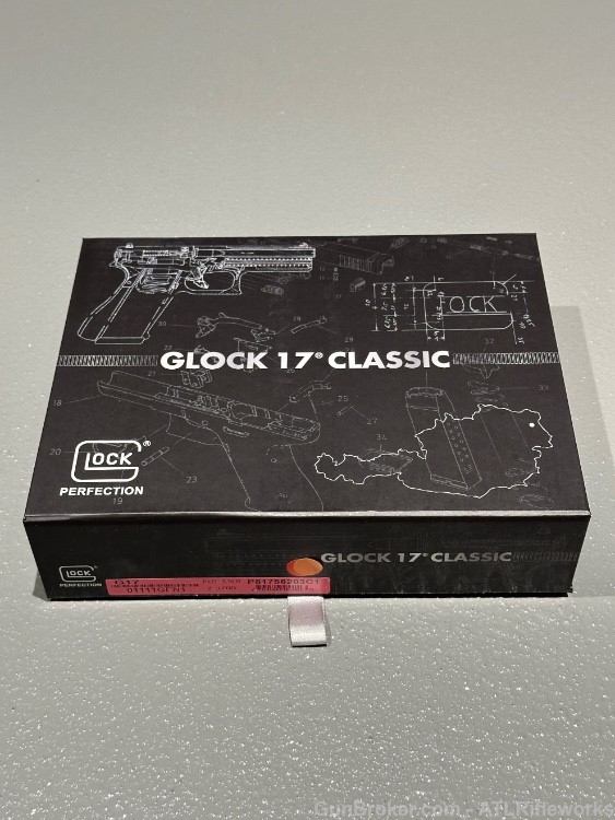 Glock 17 Classic Gen 1 Unique Serial number NEW!-img-6