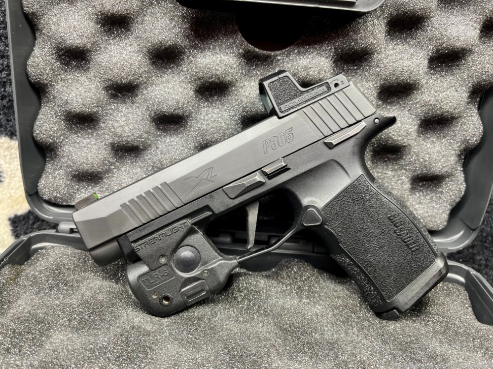 USED Sig Sauer P365XL in 9mm with 3.7" Brl 2-12Rnd Mags Reddot/Light Laser!-img-5
