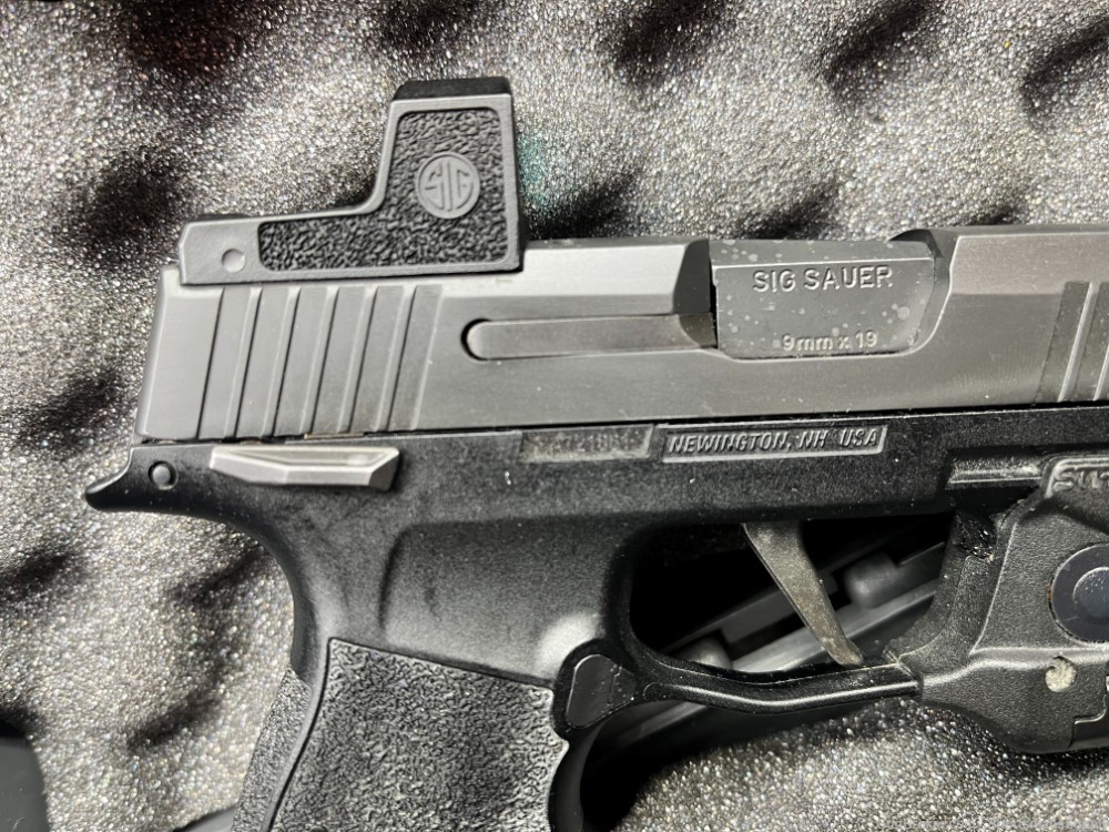 USED Sig Sauer P365XL in 9mm with 3.7" Brl 2-12Rnd Mags Reddot/Light Laser!-img-2