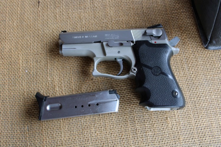 Smith & Wesson Model 6906 9mm Semi Auto Pistol -img-11