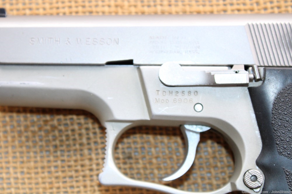 Smith & Wesson Model 6906 9mm Semi Auto Pistol -img-1