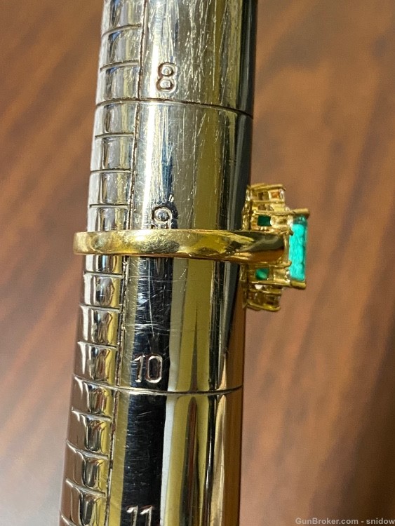 Beautiful large emerald and diamond ring 14 karat gold size 9-img-3