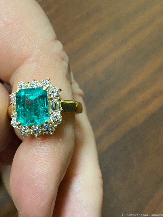 Beautiful large emerald and diamond ring 14 karat gold size 9-img-0