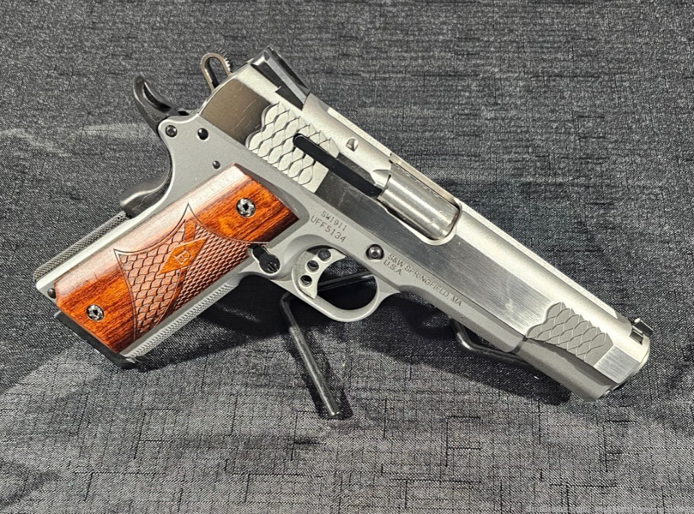 Smith & Wesson E-Series 1911 45ACP Semi-Automatic Pistol-img-1
