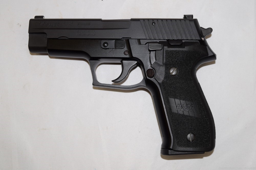 Sig Sauer P226, 40 S&W, Mich. State Police Logo, 4 1/4" bbl, Good.-img-3
