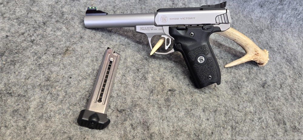 Smith & Wesson SW22 Victory 22 LR 5.5" S&W | 4 mags, Tandemkross trig-img-0