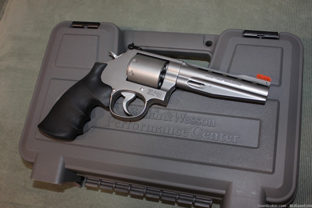 Brand New Smith & Wesson 11760 Performance Center 686 Plus revolver!-img-8