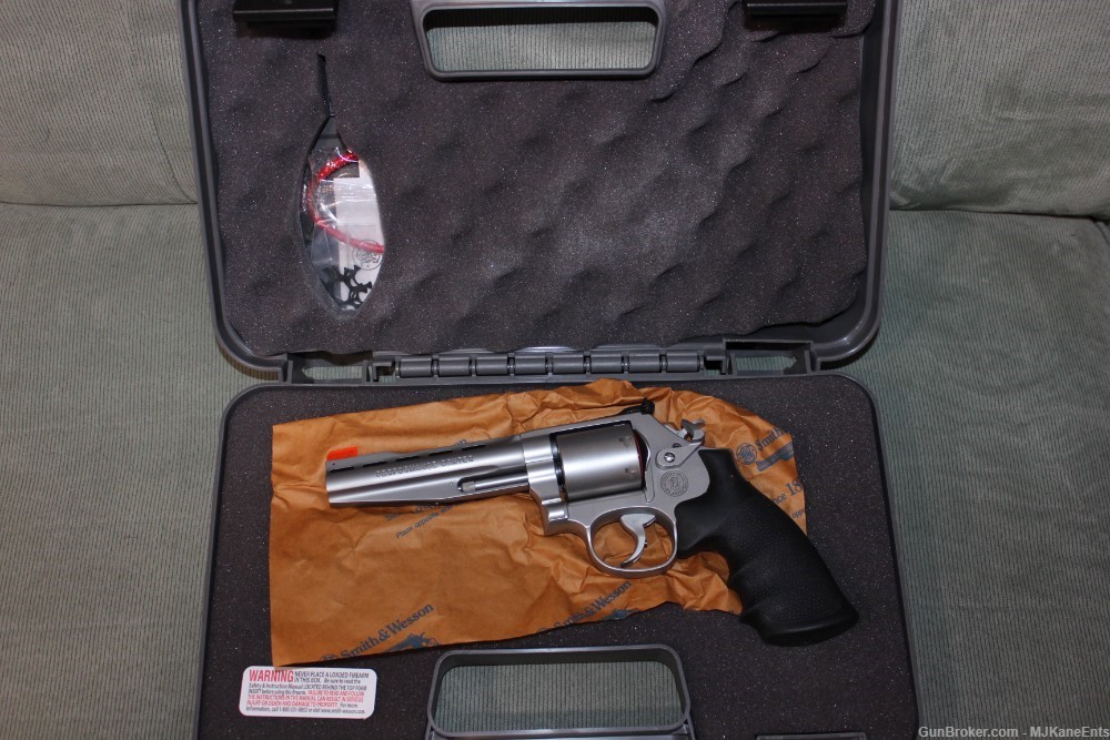 Brand New Smith & Wesson 11760 Performance Center 686 Plus revolver!-img-1