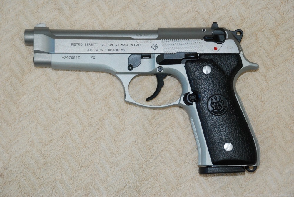 Beretta 92FS INOX, 9mm  Made in Italy, one owner-img-1