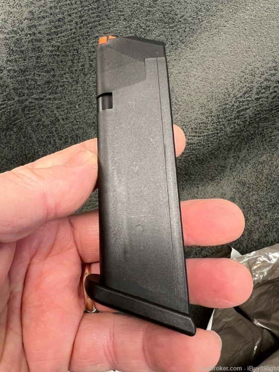 One Glock 17 17-Round 9mm Magazine AZDPS Engraved-img-0