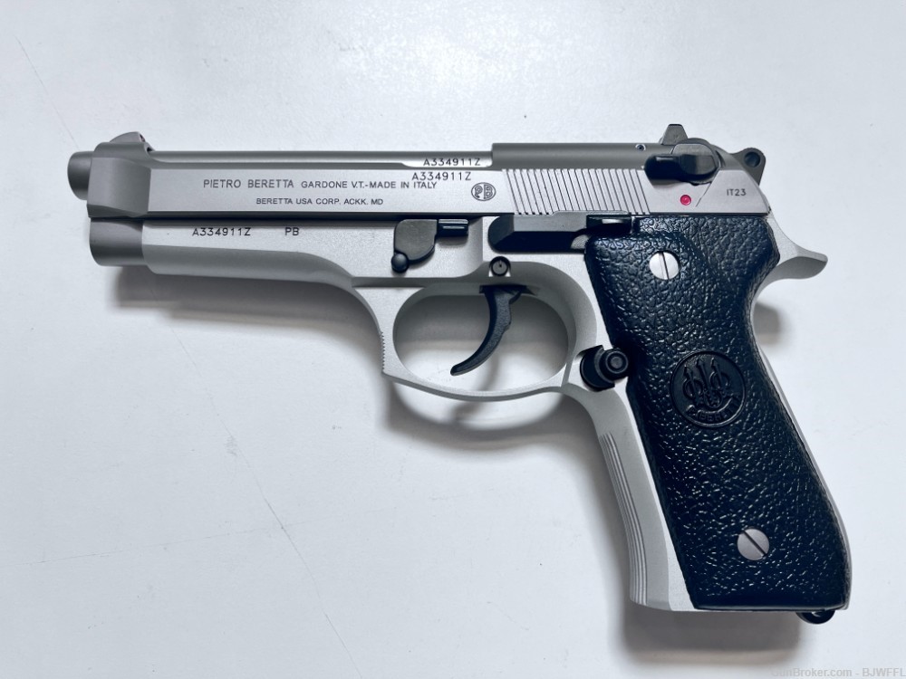 UNFIRED Italian Made Beretta 92FS INOX Pistol, 9mm NO RESERVE NO CC FEE-img-2
