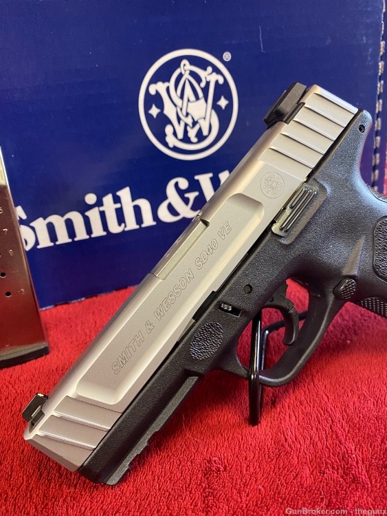 Smith & Wesson SD40 VE .40 S&W-img-1