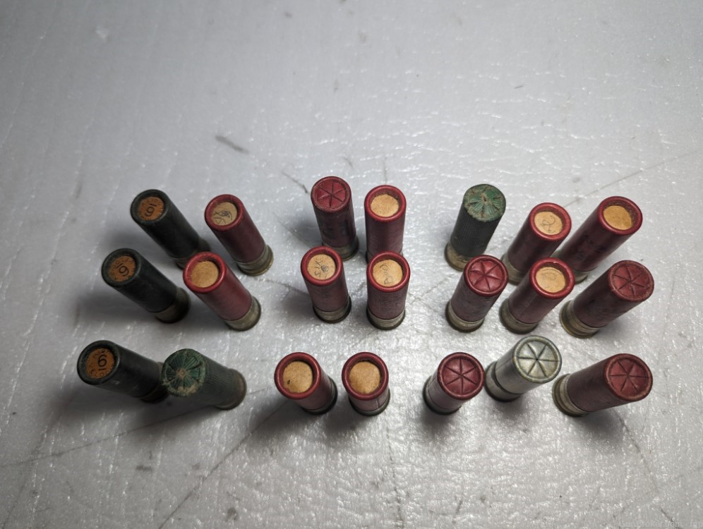 21 Assorted Winchester and Remington 16 gauge paper shotgun shells. -img-2