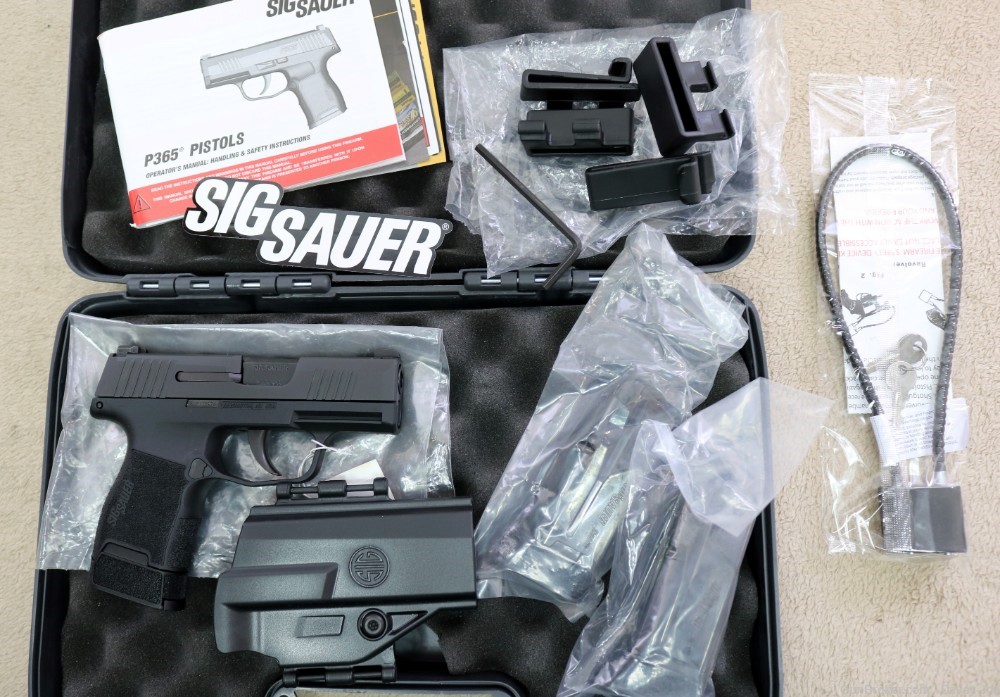 Quality Sig Sauer P365 TacPac 9mm with 3 mags, holster LNIB-img-11