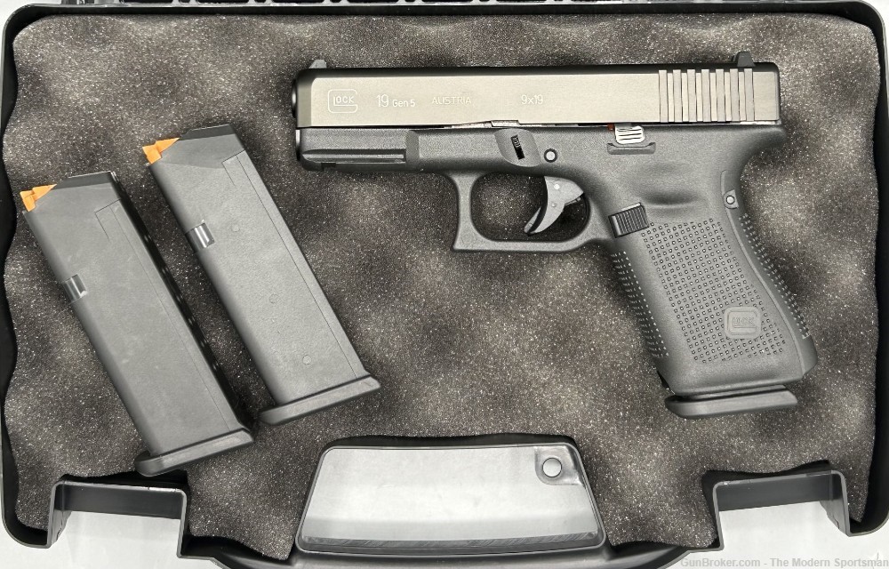 GLOCK 19 Gen 5 9mm Luger 4.02" G19 Gen5 Black Safe Action 15+1 9x19 Carry-img-0
