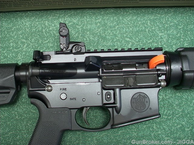 Smith and Wesson M&P 15  5.56 MM-img-9