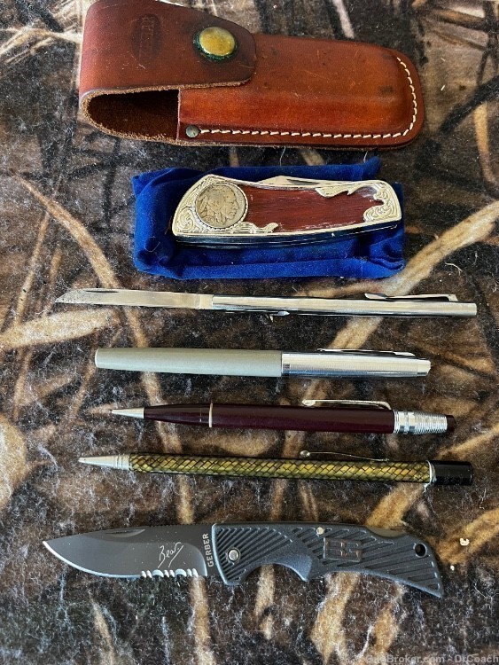 Knifes and vintage pen and pencil sets-img-0