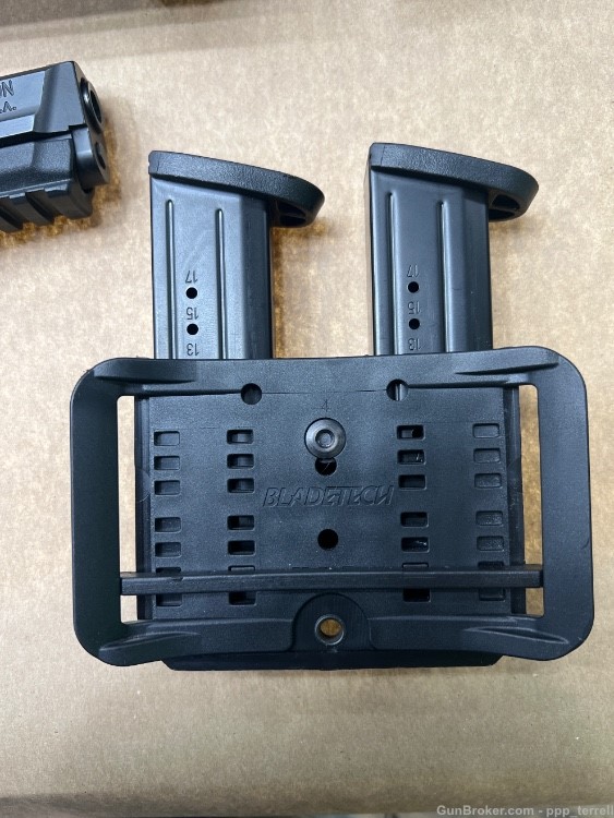 Smith & Wesson m&p 9 pistol clean complete 3 mags -img-5